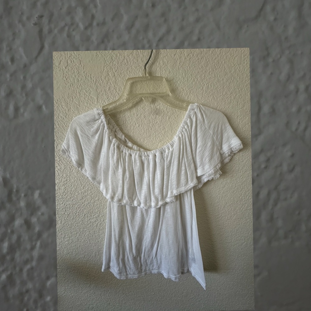 Splendid White Ruffled Cap Sleeve shirt